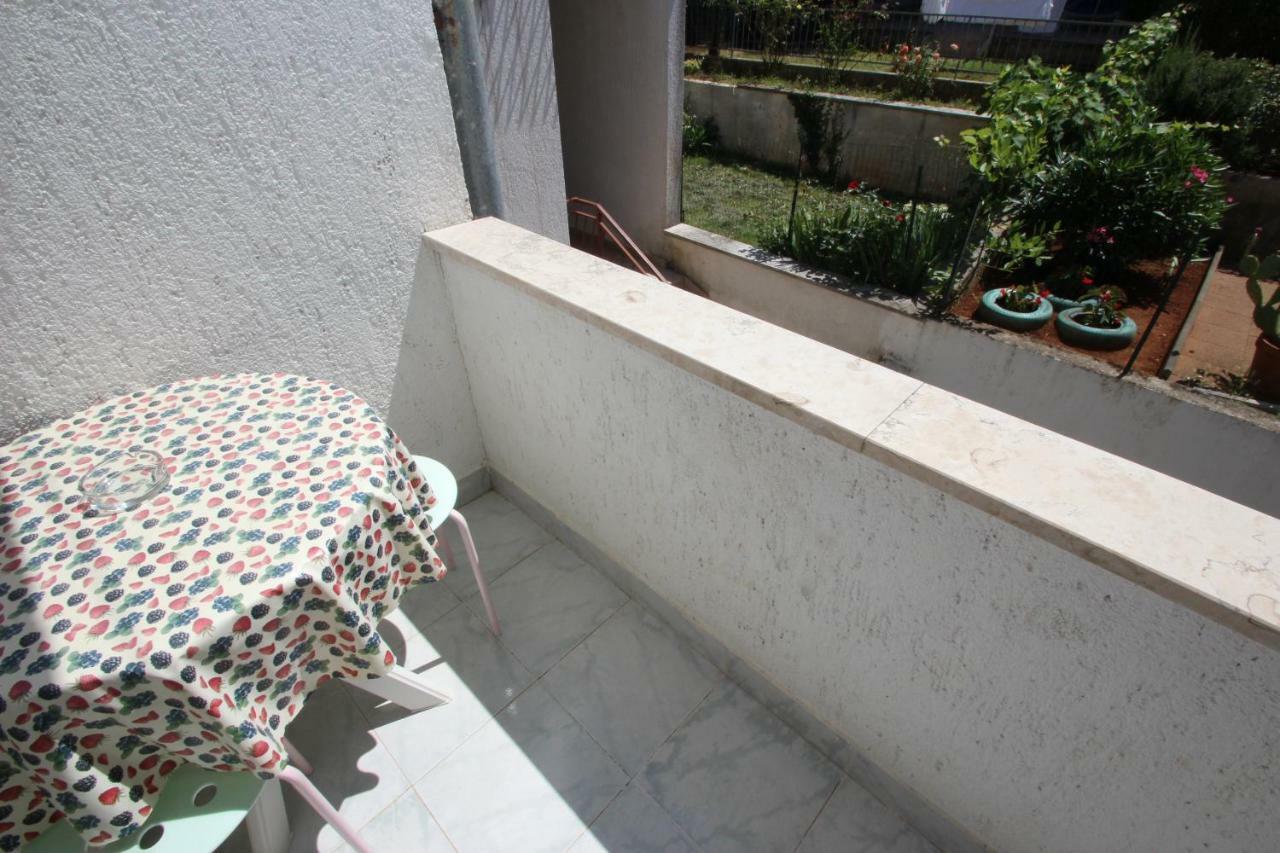 Apartment Sandi Vrsar Ngoại thất bức ảnh